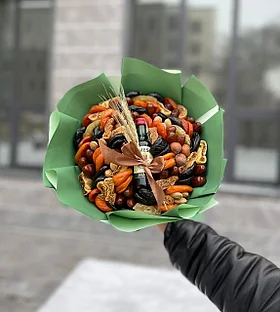 Букет из сухофруктов с мини Jameson