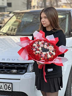 Клубника в шоколаде с цветами L