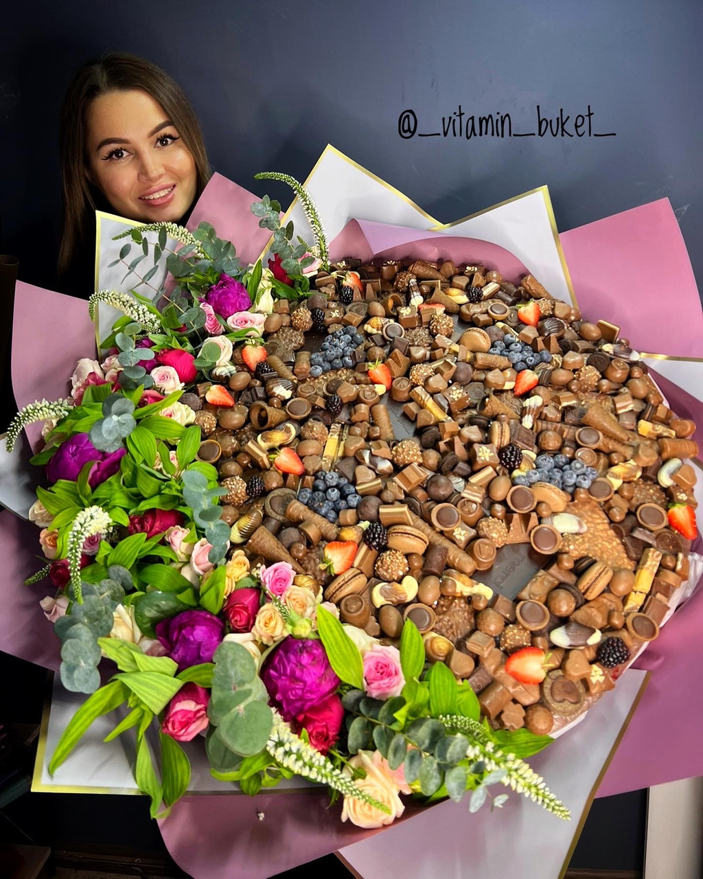 Огромный шоколадный букет с цветами (id 91659071), купить в Казахстане,  цена на Satu.kz