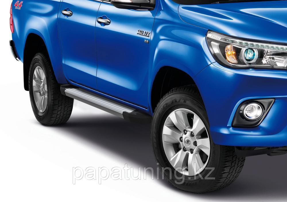 Пороги подножки Toyota Hilux 8 рестайлинг 2020- Silver - фото 1 - id-p105576560