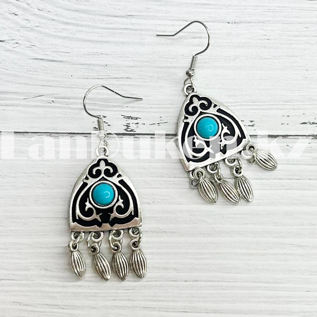 Казахские национальные серьги с орнаментом и голубым камнем
