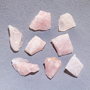 Камни кристаллы Розовый кварц 2-3см. 100гр. - фото 1 - id-p107542303