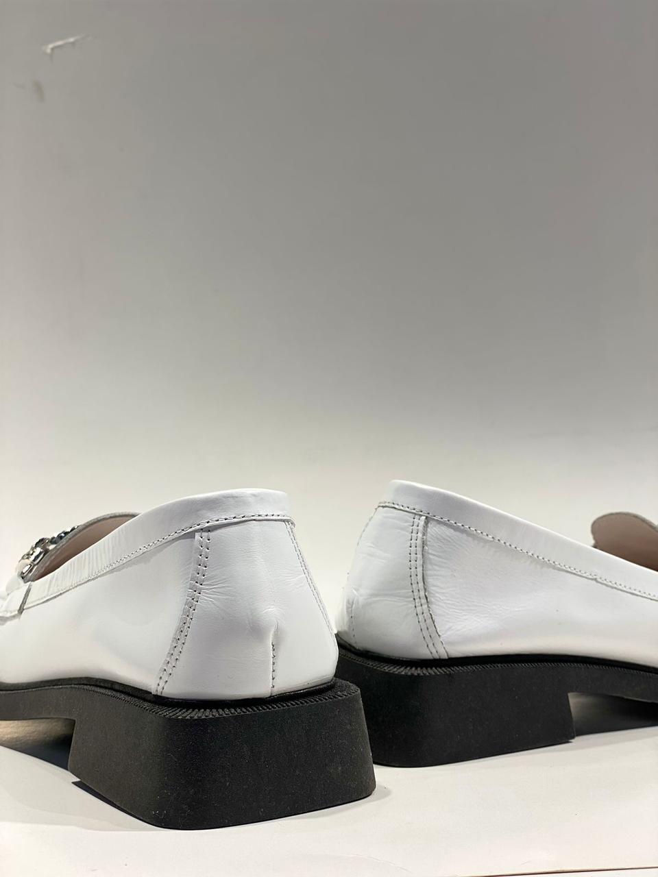 Женская обувь лоферы белого цвета "BAVER". Размер 40. - фото 4 - id-p107630414