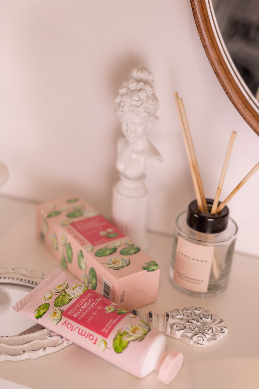 Крем для рук с экстрактом лепестков цветов FARMSTAY Pink Flower Blooming Hand Cream