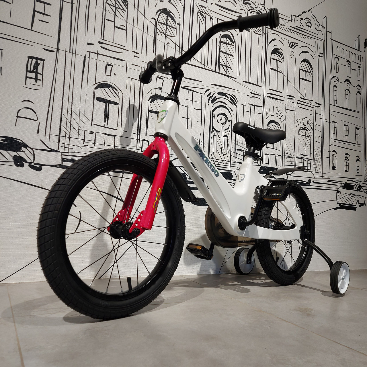 Детский двухколесный велосипед "Prego 2".16" колеса. С боковыми колесиками. Белый.