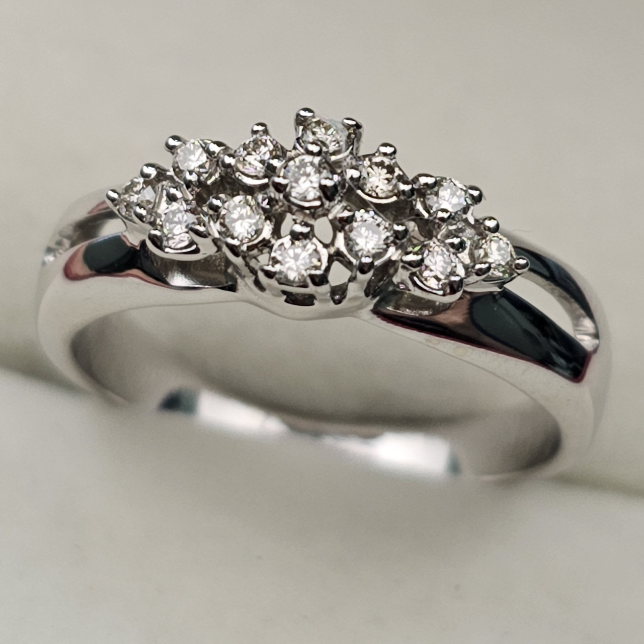 Золотое кольцо с бриллиантами 0.17 ct VS2/K VG Cut 17 р