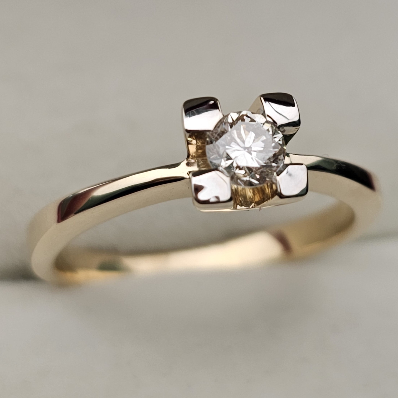 Золотое кольцо с бриллиантами 0.32 ct VS2/J VG Cut 18 р