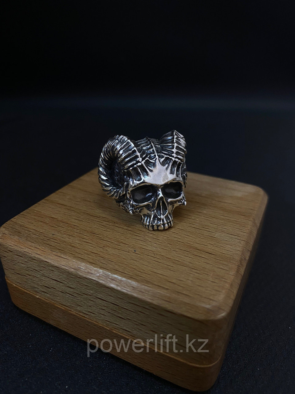 Серебрянное кольцо Demon.