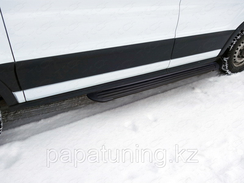 Порог алюминиевый "Slim Line Black" 1720 мм (правый) ТСС для Ford Transit FWD L2 2013- - фото 1 - id-p108008997