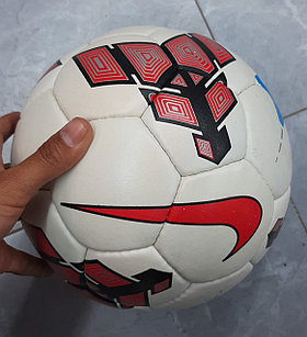 Футбольный мяч из Пакистана белый