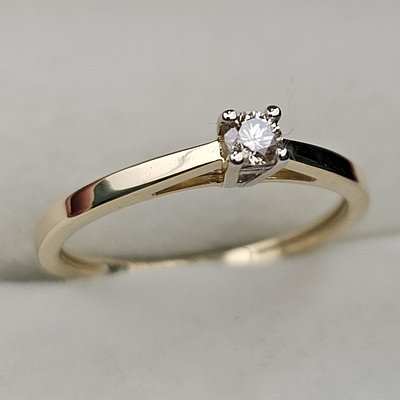 Золотое кольцо с бриллиантами ж/з 0,104 Ct VS2/K 16.5 р