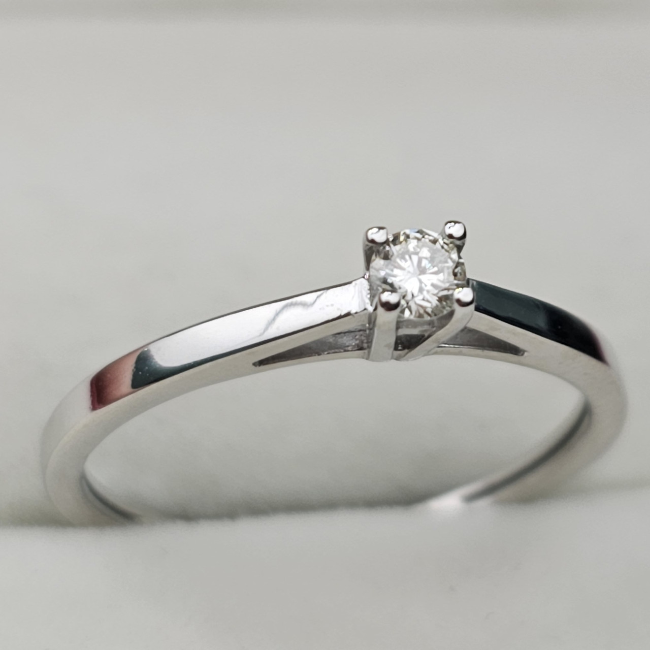 Золотое кольцо с бриллиантами б/з 0,105ct SI2/K ,VG ,17.5