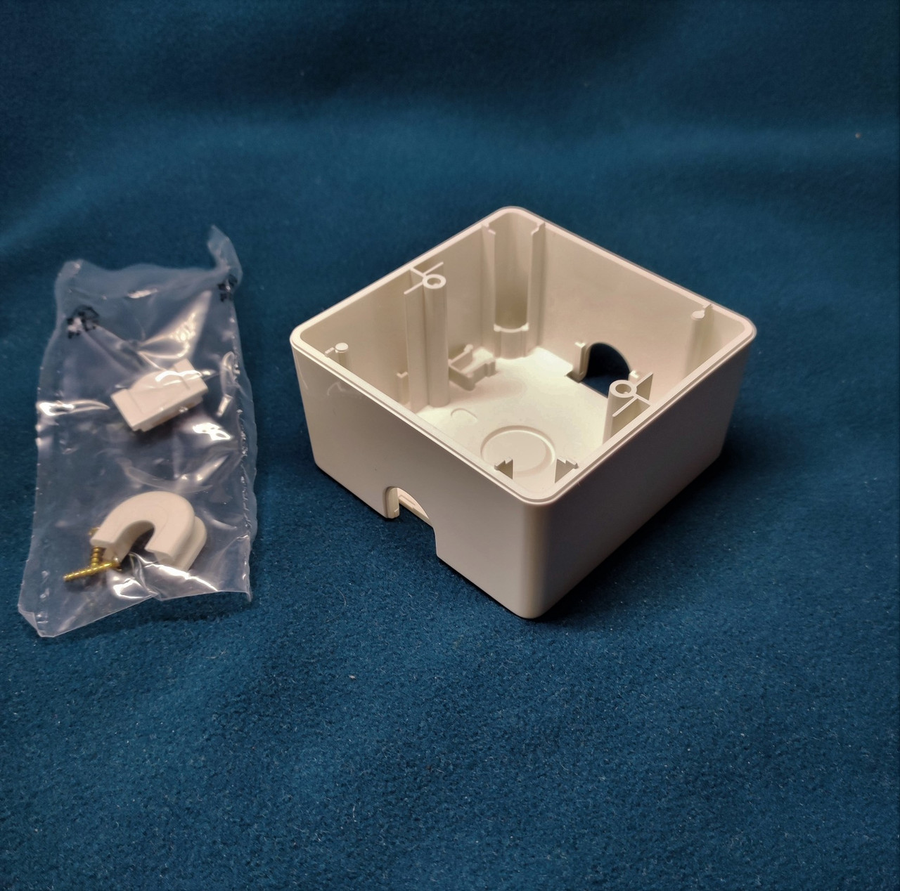 Үстіңгі шаршы розетка монтаждық қорап 80*80*40 КРОН, фото 1