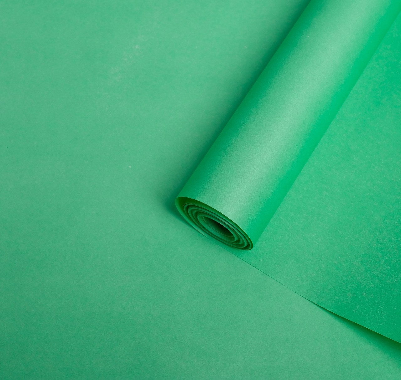 Бумага упаковочная, крафтовая, зеленая однотонная, двусторонняя, 0.5*10 м, 70 г/м², рулон - фото 1 - id-p108145264