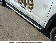 Пороги алюминиевые с пластиковой накладкой (1820 из 2-х мест) ТСС для Toyota Highlander 3 2014-2016