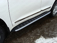 Пороги алюминиевые с пластиковой накладкой (карбон серебро) 1720 мм ТСС для Toyota Land Cruiser 200 2015-