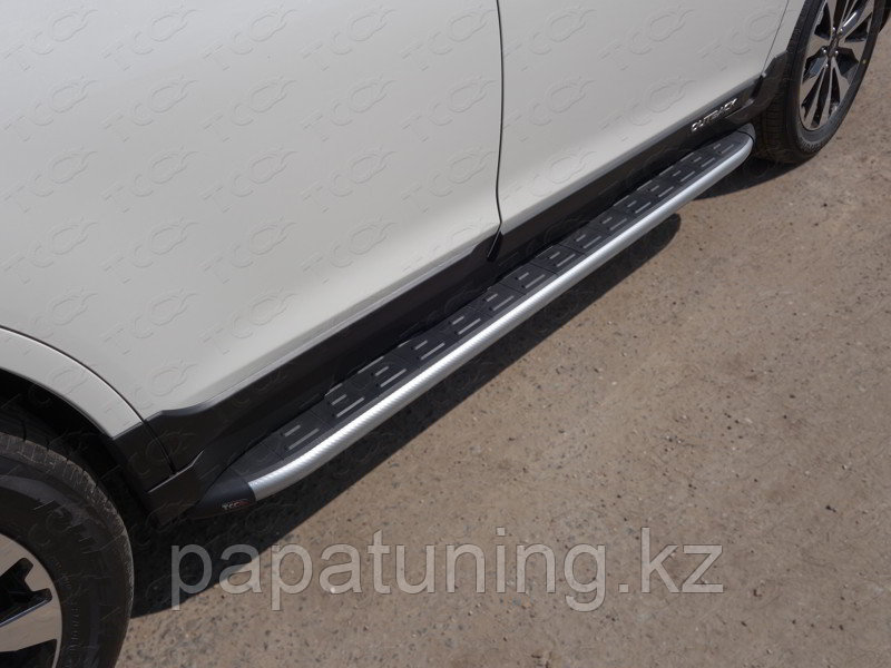 Пороги алюминиевые с пластиковой накладкой (карбон серебро) 1820 мм ТСС для Subaru Outback 2015-2021 - фото 1 - id-p108132250
