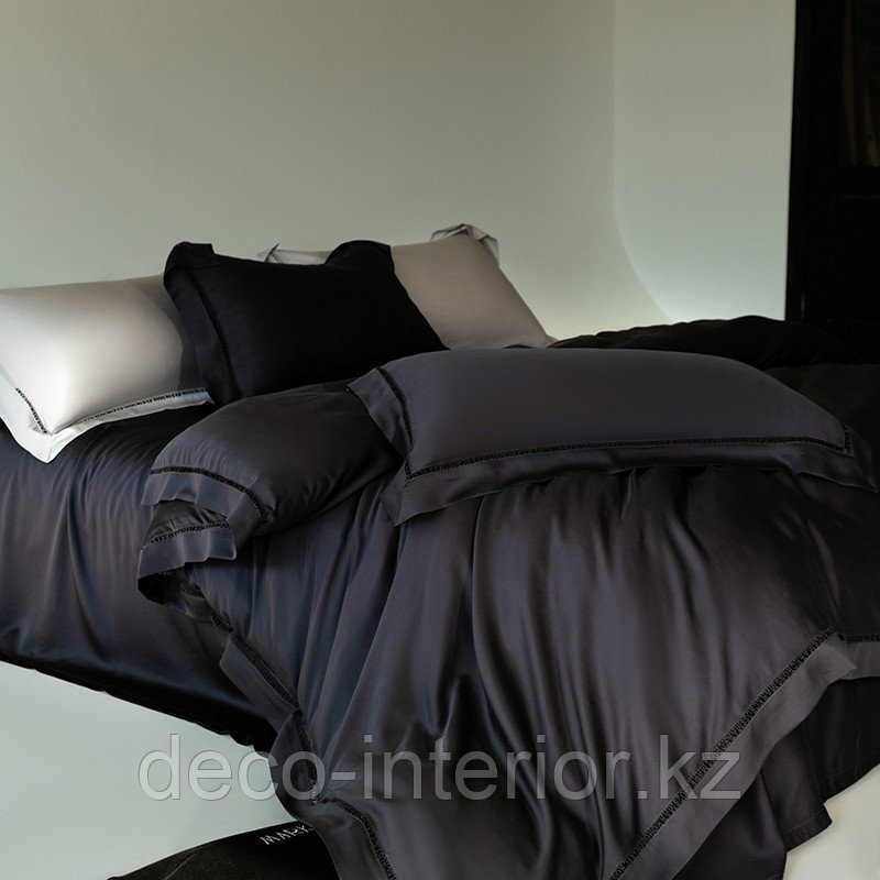 Комплект однотонного постельного белья из тенселя и сатина с вышивкой