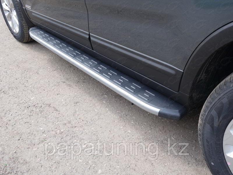 Пороги алюминиевые с пластиковой накладкой (карбон серебро) 1720 мм ТСС для Kia Sorento 2 2012-2020 - фото 1 - id-p108131959