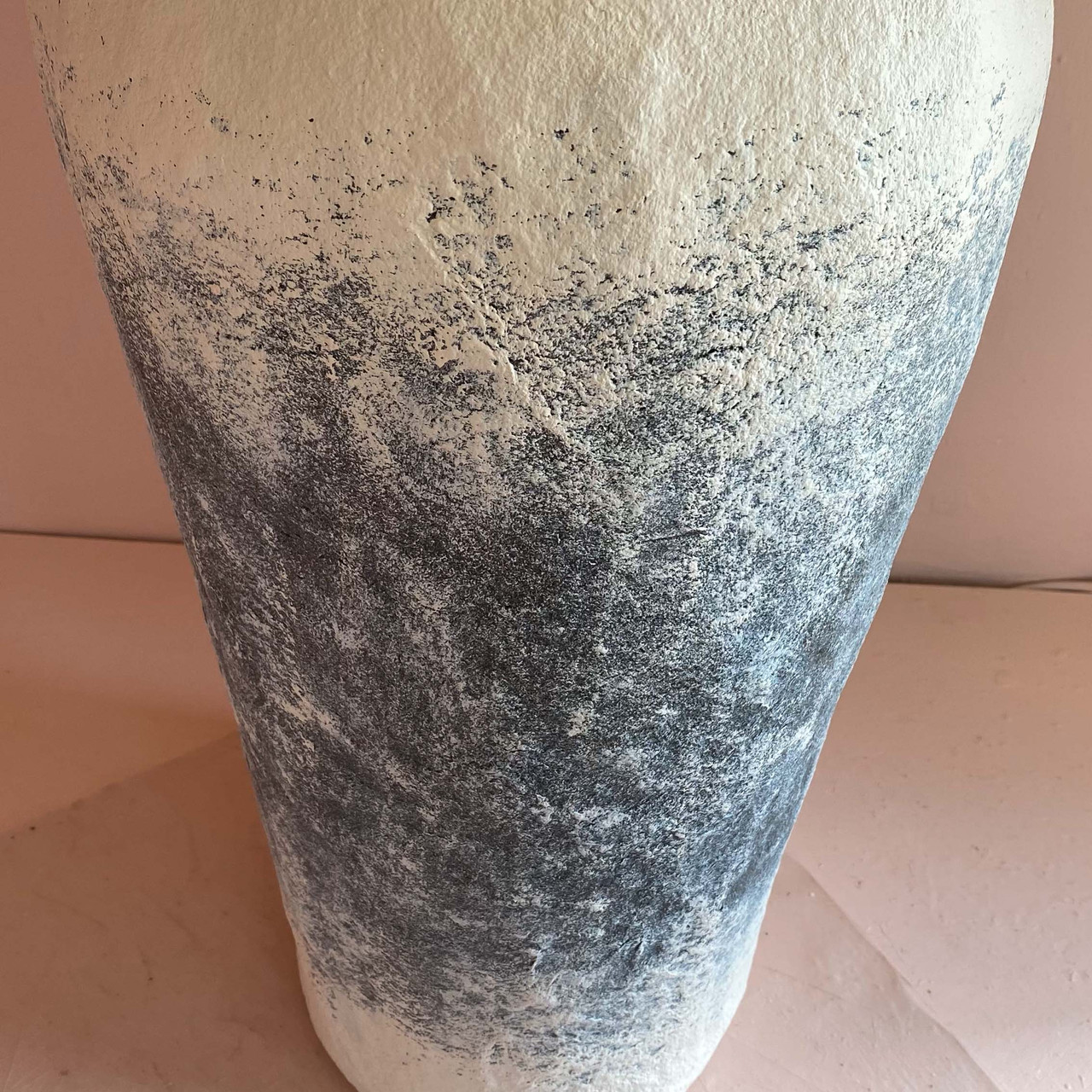 Напольная ваза-кувшин серо-бежевый 70 см - фото 5 - id-p108211348