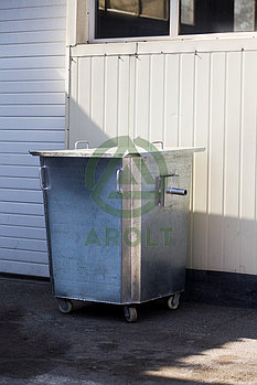 Оцинкованный нержавеющий мусорный контейнер для ТБО объемом 750л; На поворотных  колесах., с крышкой