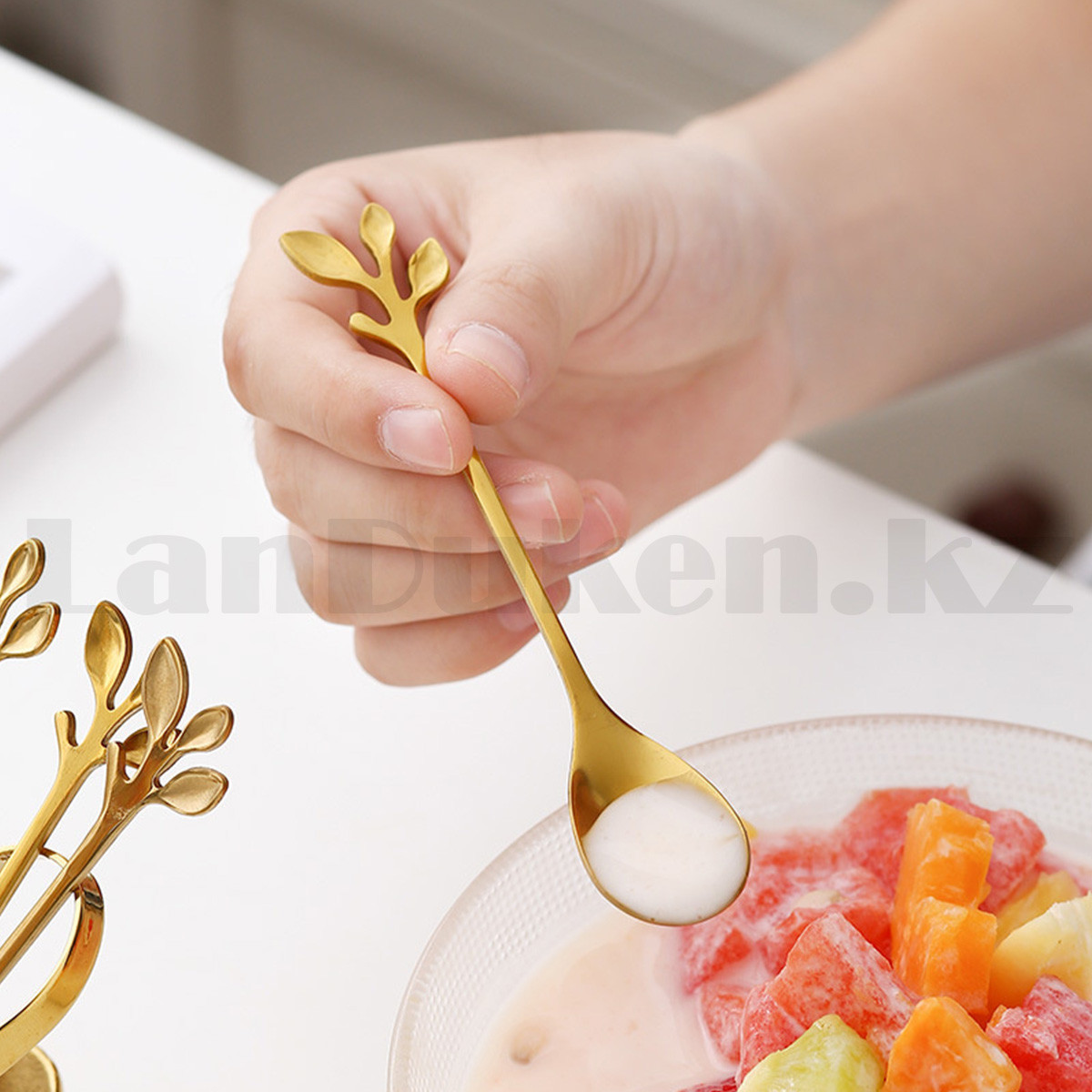 Набор декоративных десертных ложек золотистого цвета 6 шт - фото 4 - id-p108232943