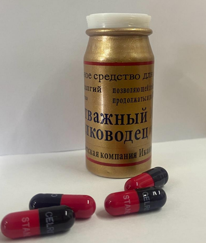 Манжетовкадағы видео Қызға тыңшылық жасауды көру