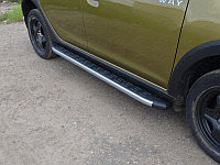 Пороги алюминиевые с пластиковой накладкой (карбон серебро) 1720 мм ТСС для Renault Sandero Stepway (5S)