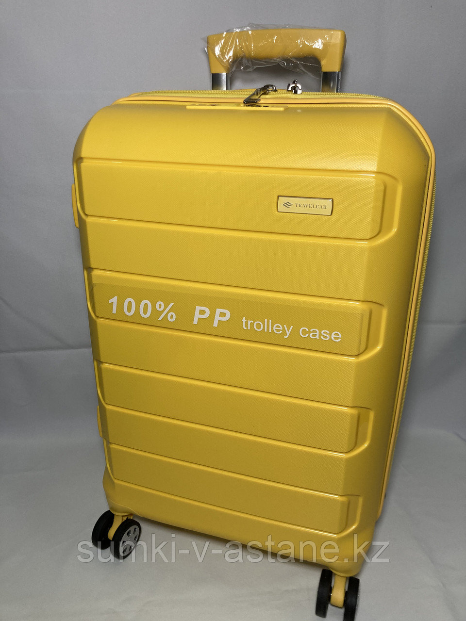 Маленький пластиковый дорожный чемодан на 4-х колёсах Travel car (высота 56 см, ширина 36 см, глубина 24 см)
