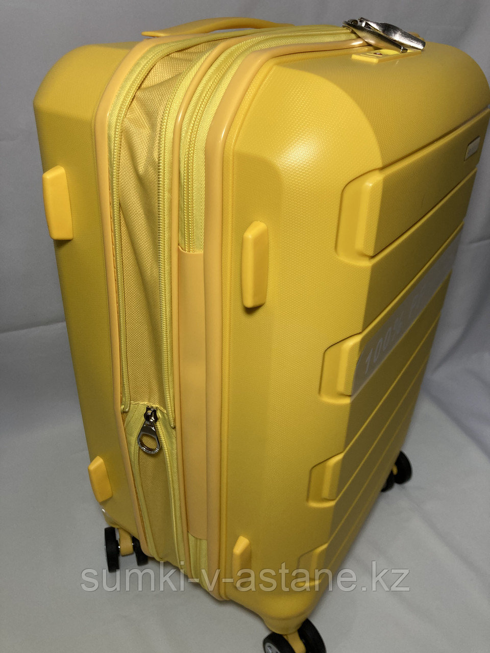 Маленький пластиковый дорожный чемодан на 4-х колёсах "Travel Car". Высота 56 см, ширина 36 см, глубина 24 см) - фото 7 - id-p73820260