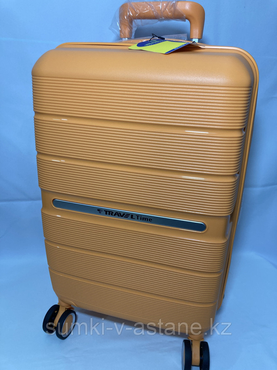 Маленький пластиковый дорожный чемодан на 4-х колёсах Travel Time" (высота 55 см, ширина 34 см, глубина 22 см) - фото 4 - id-p107025707