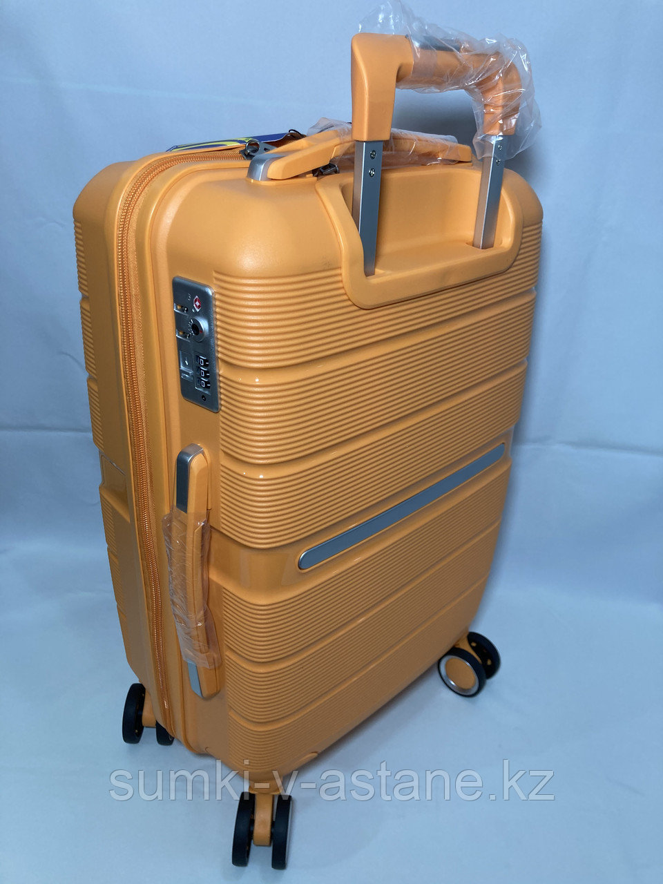 Маленький пластиковый дорожный чемодан на 4-х колёсах Travel Time" (высота 55 см, ширина 34 см, глубина 22 см) - фото 5 - id-p107025707