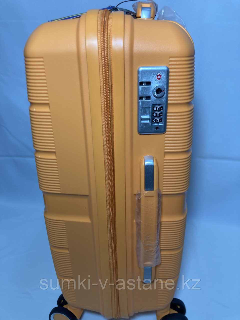 Маленький пластиковый дорожный чемодан на 4-х колёсах Travel Time" (высота 55 см, ширина 34 см, глубина 22 см) - фото 6 - id-p107025707
