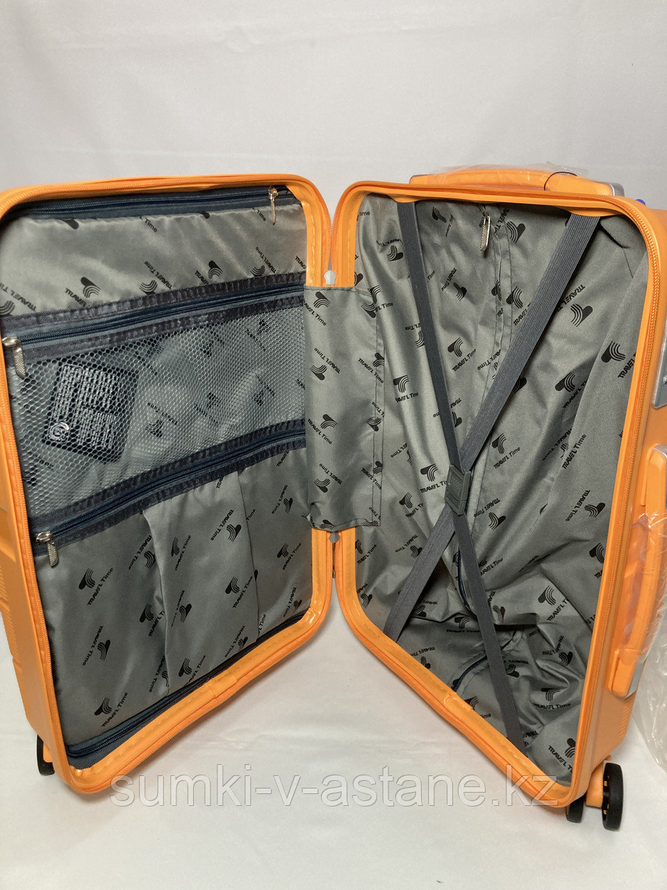 Маленький пластиковый дорожный чемодан на 4-х колёсах Travel Time" (высота 55 см, ширина 34 см, глубина 22 см) - фото 7 - id-p107025707