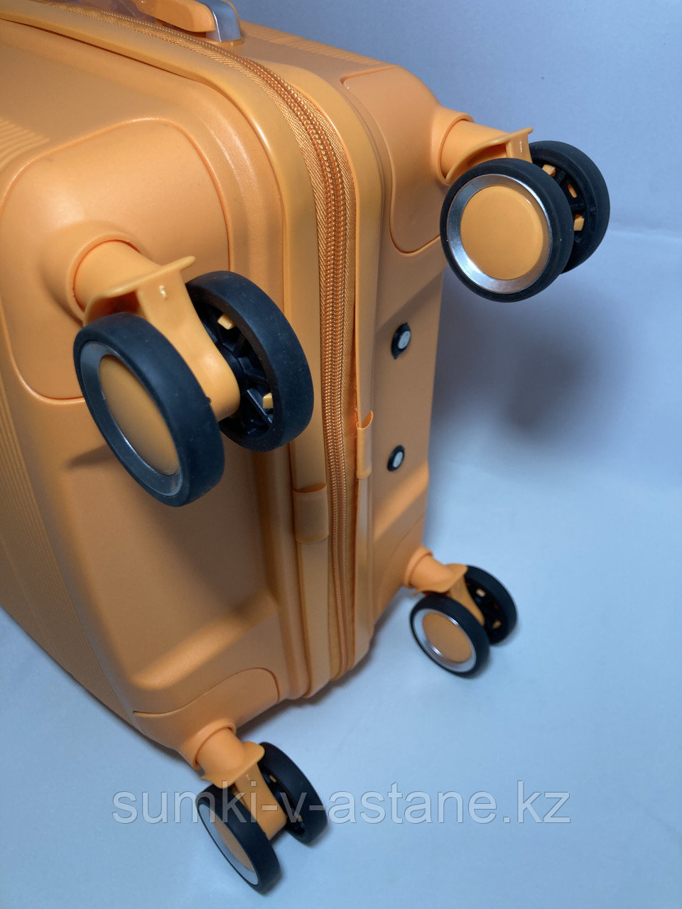 Маленький пластиковый дорожный чемодан на 4-х колёсах Travel Time" (высота 55 см, ширина 34 см, глубина 22 см) - фото 8 - id-p107025707