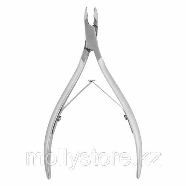 Егде жастағы әйелдің кискасының жақыннан түсірілген фотосы