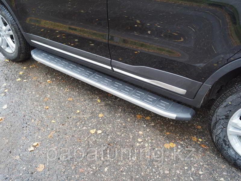 Пороги алюминиевые с пластиковой накладкой (карбон серебро) 1720 мм ТСС для Geely Atlas PRO 2021-, фото 1