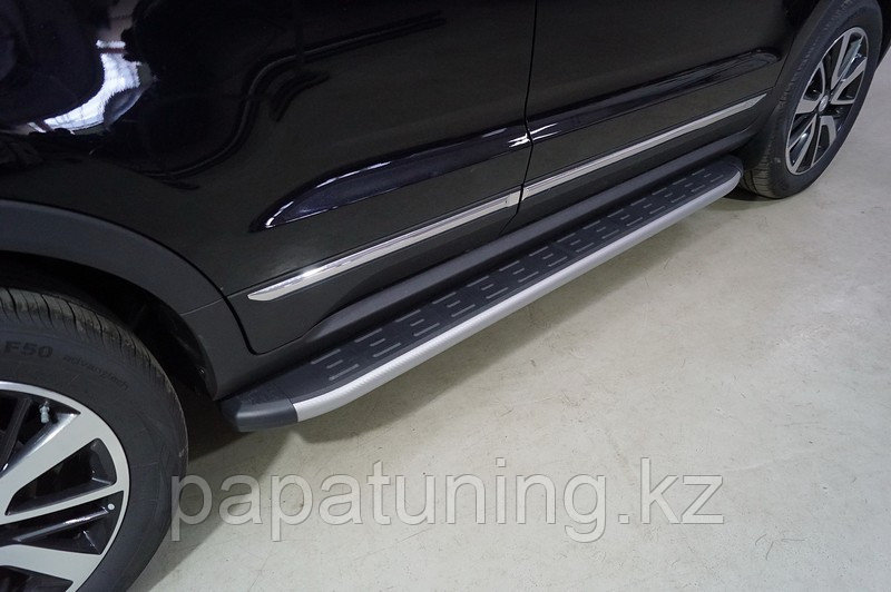 Пороги алюминиевые с пластиковой накладкой (карбон серебро) 1720 мм ТСС для Changan CS55 2WD 1.5T 2022- - фото 1 - id-p108131656