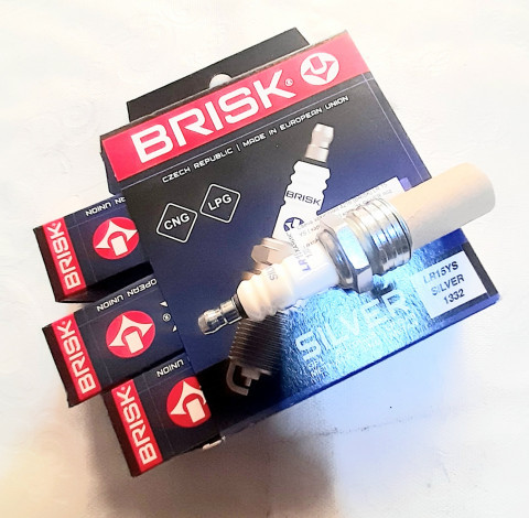Свеча зажигания 4216 (BRISK) LR 15 YS ( картон 4 шт) ключ 21 SILVER под газ - фото 1 - id-p108340757