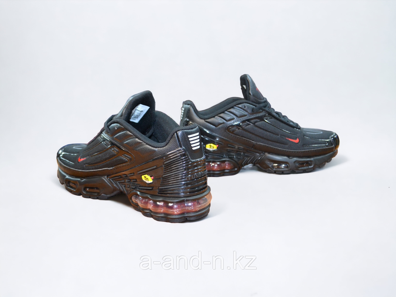 Мужские кроссовки Nike Air Max Plus 3, Чёрный - фото 2 - id-p108499101