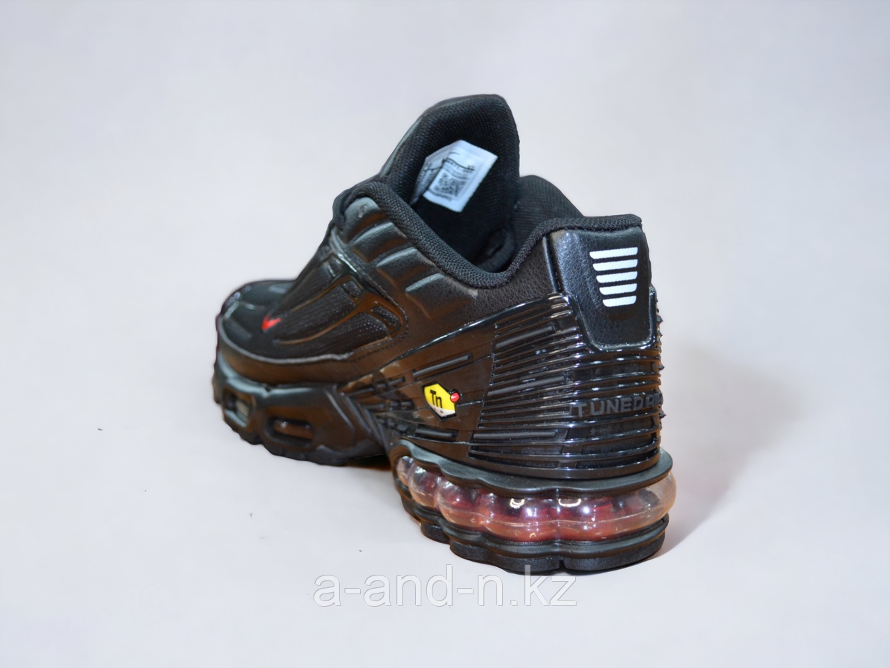 Мужские кроссовки Nike Air Max Plus 3, Чёрный - фото 6 - id-p108499101