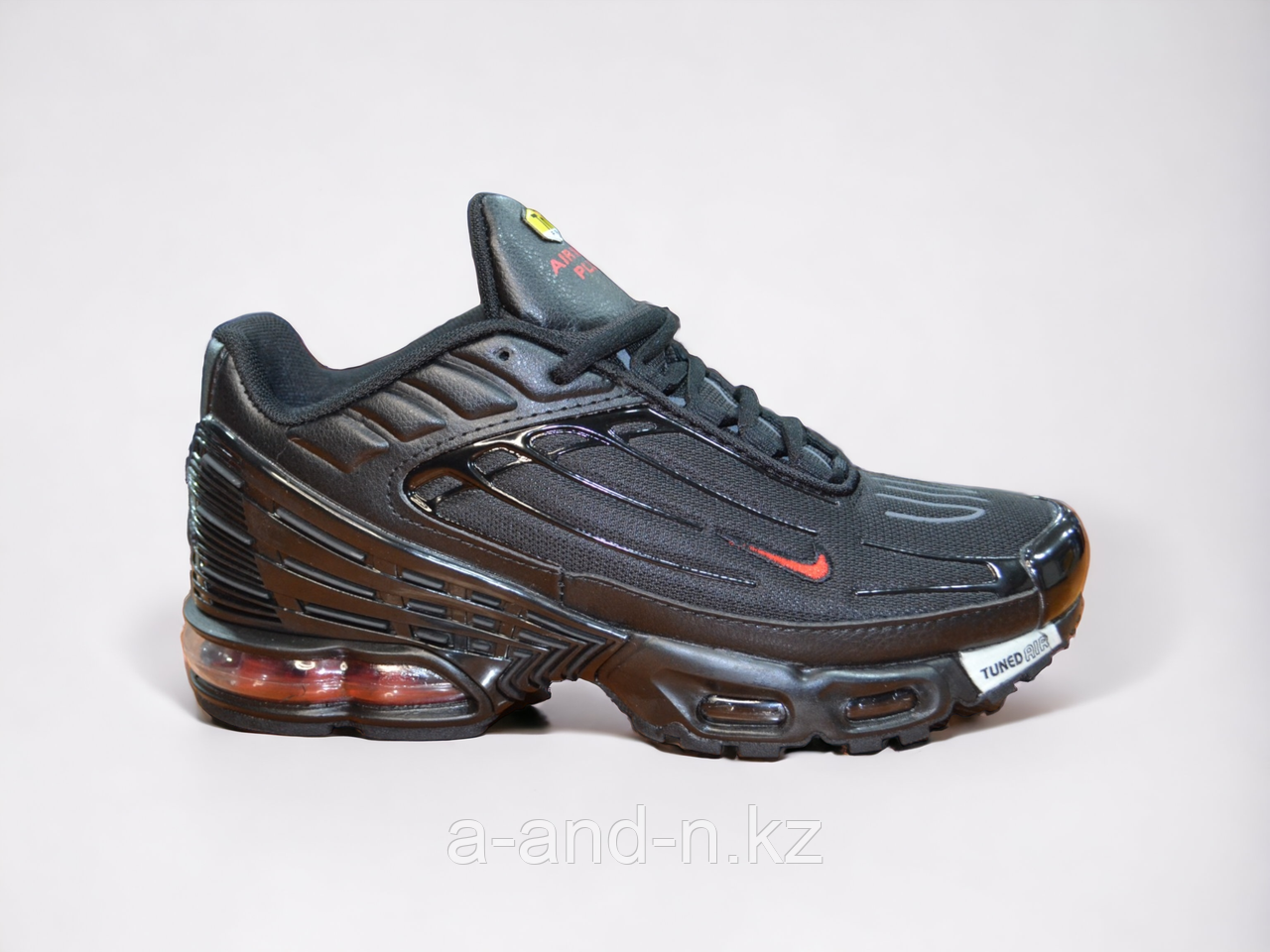 Мужские кроссовки Nike Air Max Plus 3, Чёрный - фото 1 - id-p108499101