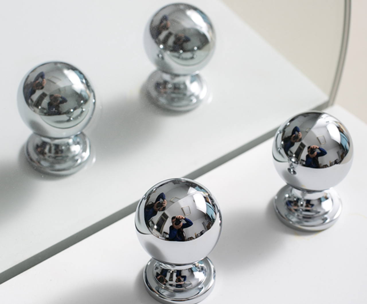 Мебельная ручка кнопка Dabora, материал латунь 25мм серебро - фото 1 - id-p108517218