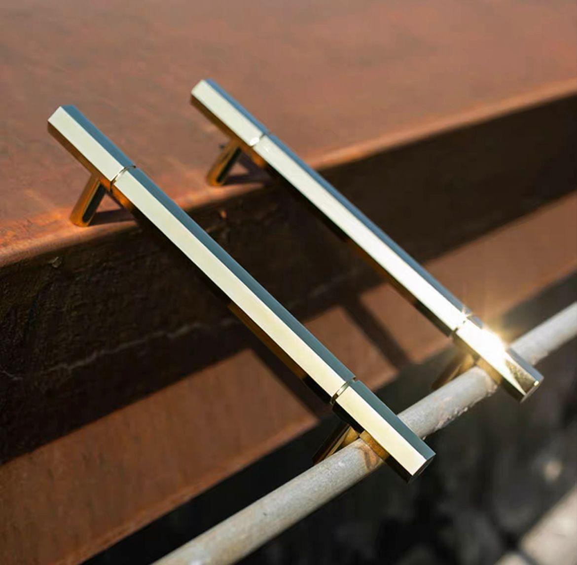 Мебельная ручка Ema, глянцевое золото, материал латунь 224мм - фото 1 - id-p108533257
