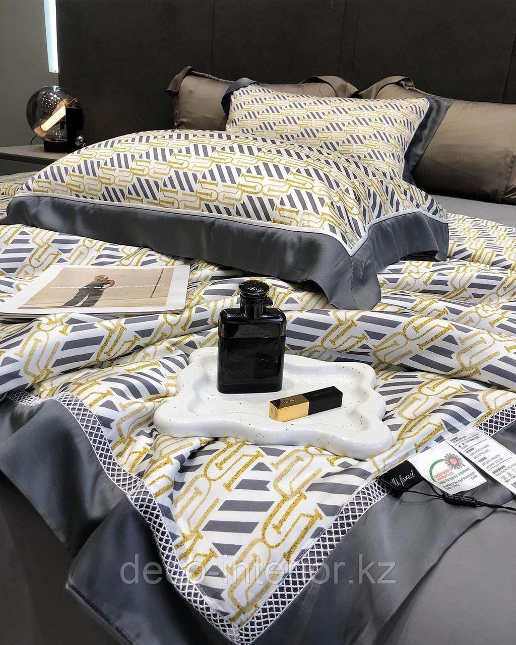 Комплект постельного белья из тенселя с одеялом и геометрическим принтом