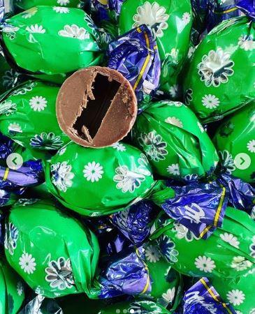 Шоколадные конфеты MILKA  ЗЕЛЁНЫЕ с синим бантом 1кг