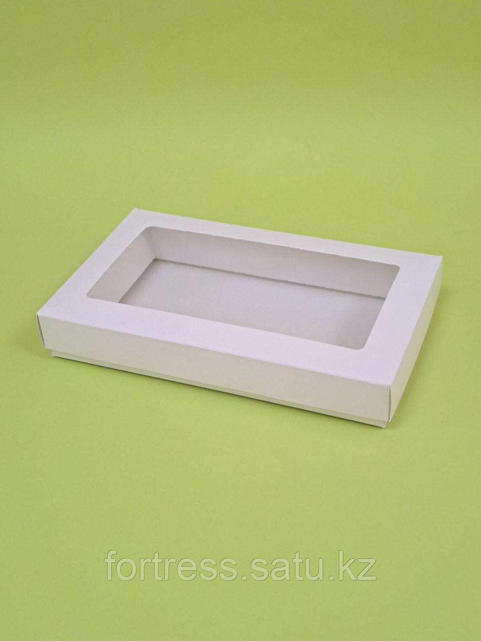 Коробка внешний размер 20*12*3см крышка с окном + дно белая(18*10*3)внутренний размер - фото 1 - id-p83796084