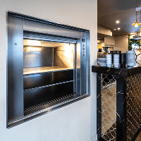 Кухонный малый грузовой лифт