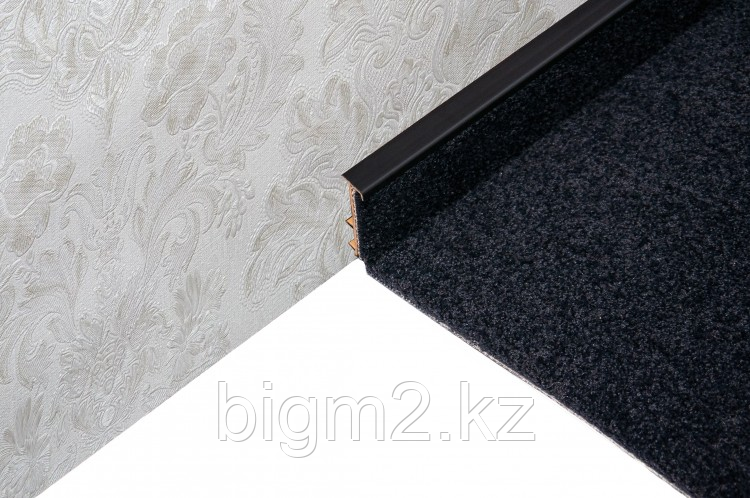 Плинтус для ковролина Korner Listwa 109, черный, 2,5 м.