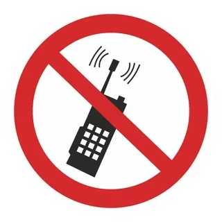 Знак "Запрещено использовать телефон и рацией" - фото 1 - id-p108730815